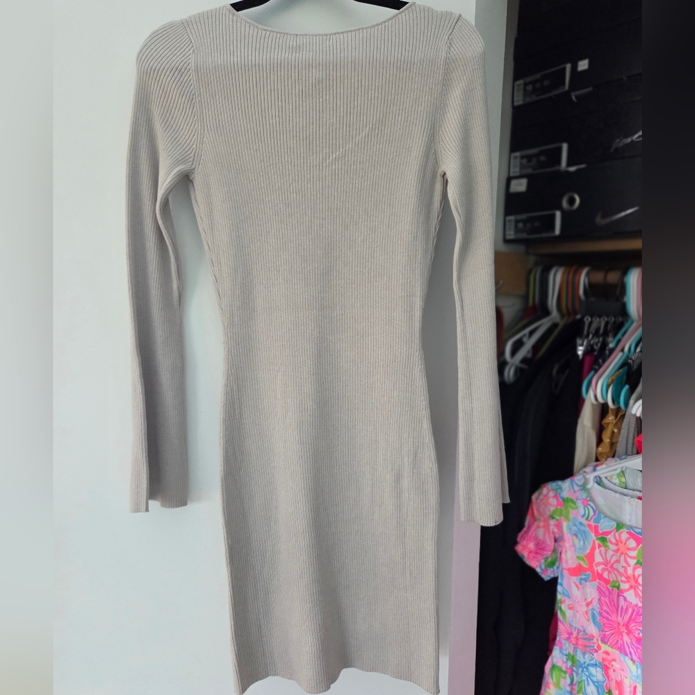 H&M Long Sleeve Ribbed Dress in Light Gray - Picture 3 of 3